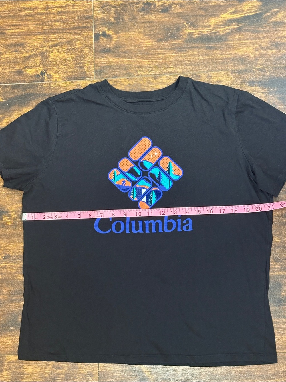 Columbia Black Graphic Tee Bigfoot Mountains Women’s L 🏔️🌲✨ - Picture 5 of 6